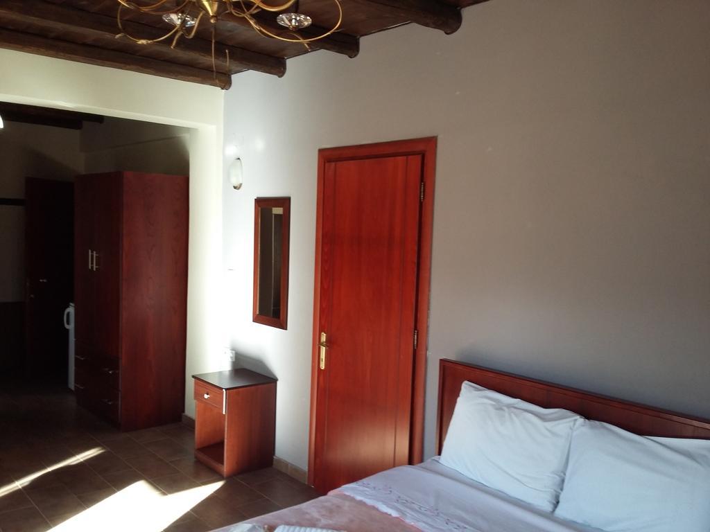 Voreas Hotel Káto Loutrákion Kamer foto